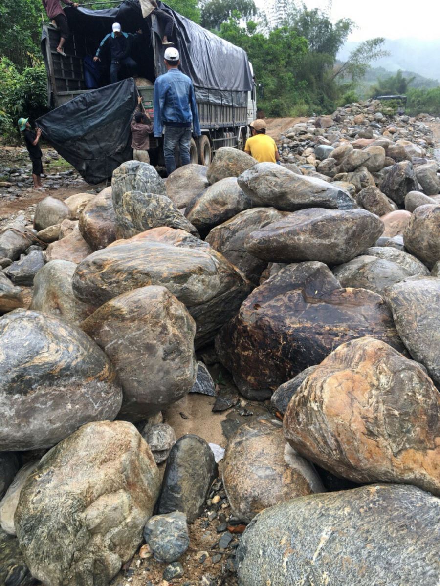Bãi đá Di Linh thi công hồ cá huyện Đức Trọng